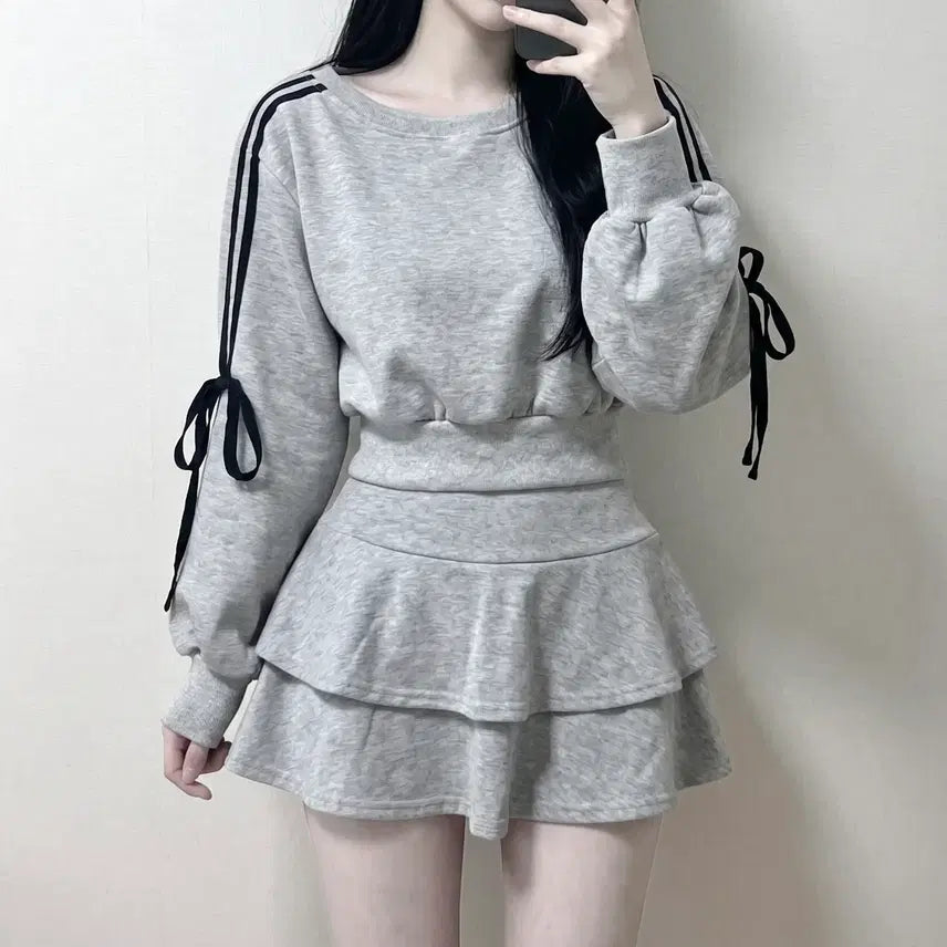 [SOLD OUT] 당일발송) 새상품 그레이 라인 리본 크롭 맨투맨