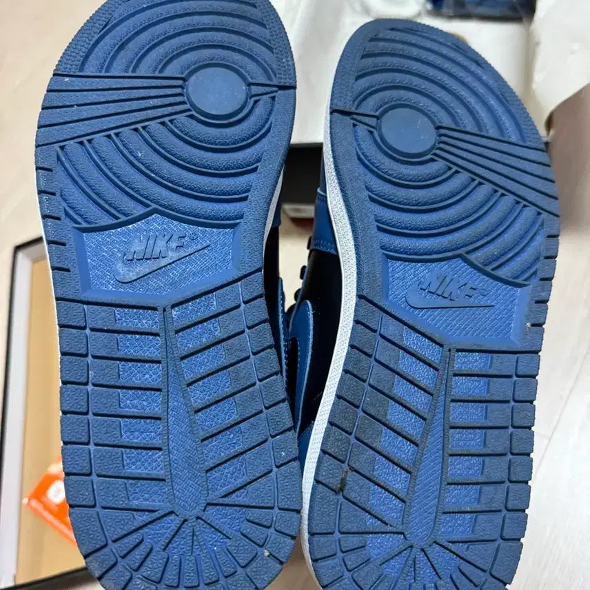 [BUNJANG] Nike Air Jordan 1 Dark Marina Blue Sneakers / 나이키 에어 조던 1 다크마리나블루 280
