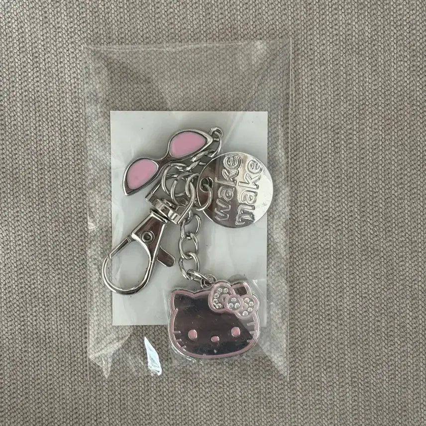 [SOLD OUT] 웨이크메이크 헬로키티 참 키링 (새상품)