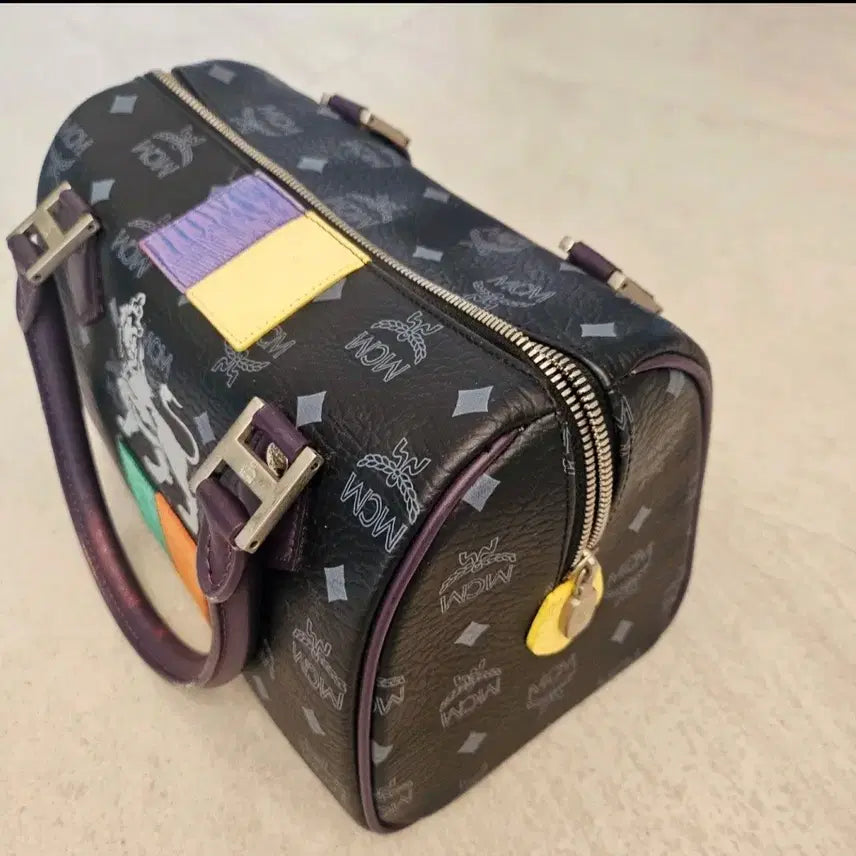 [SOLD OUT] MCM 블랙 로고 라이언 보스턴백