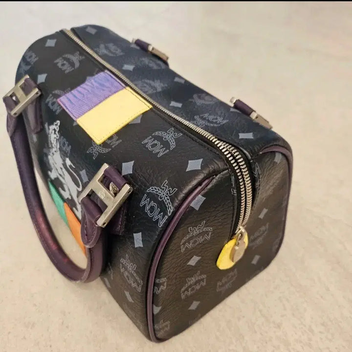 [SOLD OUT] MCM 블랙 로고 라이언 보스턴백