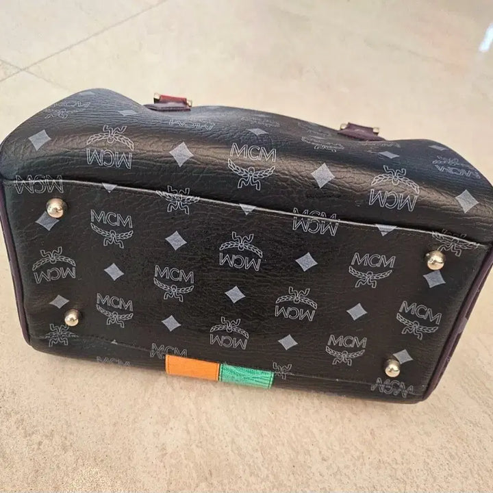 [SOLD OUT] MCM 블랙 로고 라이언 보스턴백