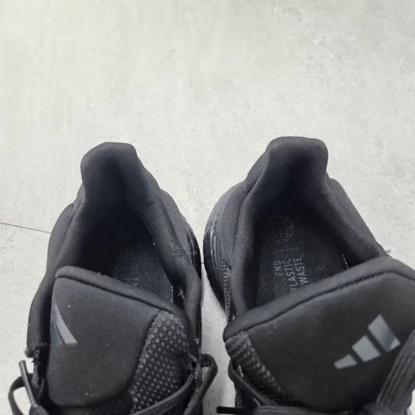[SOLD OUT] 아디다스 솔라글라이드6 올블랙 260mm 러닝화 워킹화 상태좋음
