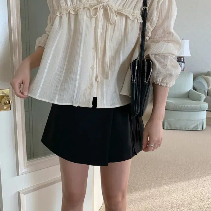 [BUNJANG] Melounge Yoru Ribbon Blouse / 멜라운지 요루 리본 블라우스:)
