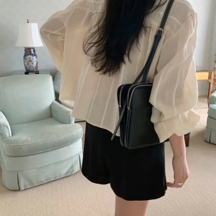 [BUNJANG] Melounge Yoru Ribbon Blouse / 멜라운지 요루 리본 블라우스:)