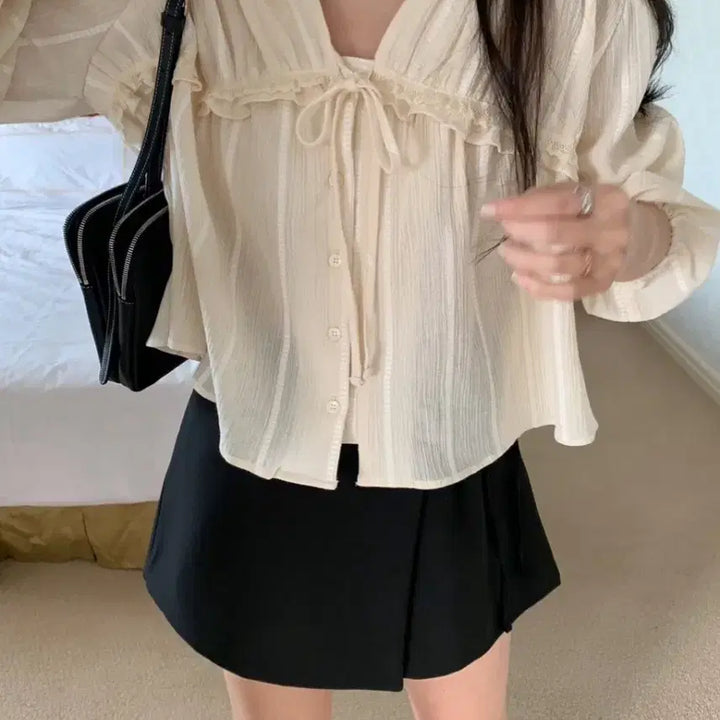 [BUNJANG] Melounge Yoru Ribbon Blouse / 멜라운지 요루 리본 블라우스:)
