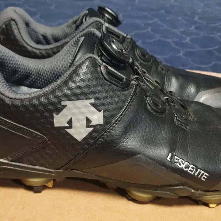 [BUNJANG] Descente Golf Boa Dial Spike Golf Shoes (Black, 265) / (단종매물) 데상트골프 보아다이얼 스파이크 골프화 블랙 (265)