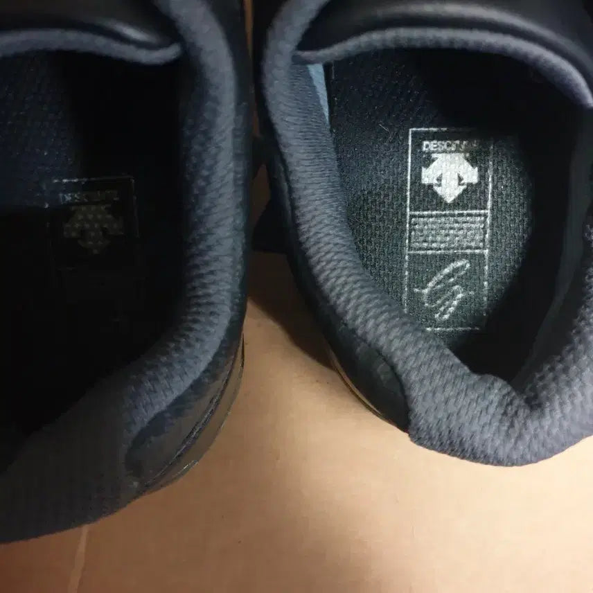 [BUNJANG] Descente Golf Boa Dial Spike Golf Shoes (Black, 265) / (단종매물) 데상트골프 보아다이얼 스파이크 골프화 블랙 (265)