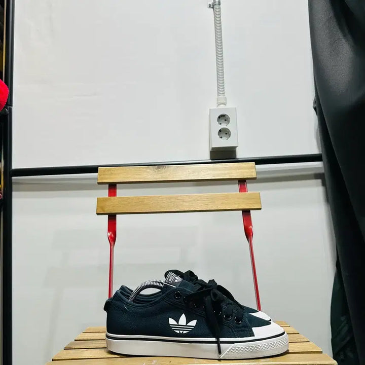[SOLD OUT] 250) 아디다스 운동화 남녀공용 신발 니짜 트레포일 블랙