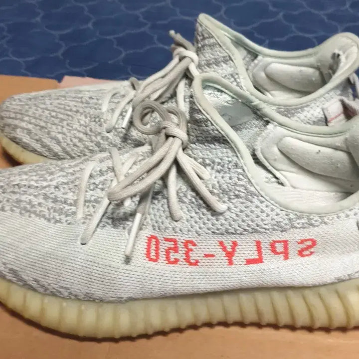 [BUNJANG] Adidas Yeezy Boost 350 V2 Blue Tint Sneakers / 아디다스 이지부스트 350 V2 블루틴트 스니커즈 (290)