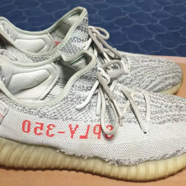 [BUNJANG] Adidas Yeezy Boost 350 V2 Blue Tint Sneakers / 아디다스 이지부스트 350 V2 블루틴트 스니커즈 (290)