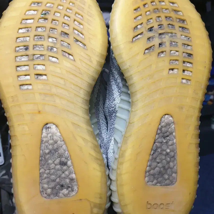 [BUNJANG] Adidas Yeezy Boost 350 V2 Blue Tint Sneakers / 아디다스 이지부스트 350 V2 블루틴트 스니커즈 (290)