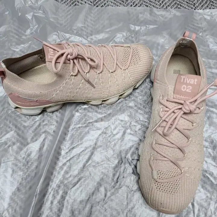 [BUNJANG] Ballop Tibat 02 Pink Sneakers / 채/밸롭 티바트 02 핑크 운동화 240