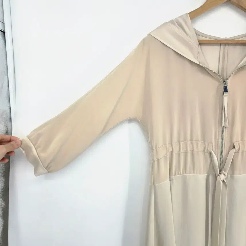[BUNJANG] Beige Hooded Open Front Dress / 베이지 후드 지퍼 오픈형 원피스