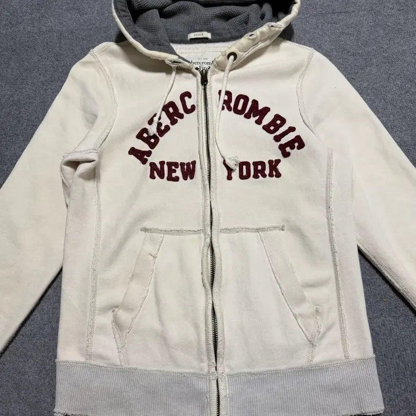 [SOLD OUT] 아베크롬비 아이보리 버건디 후드집업 m