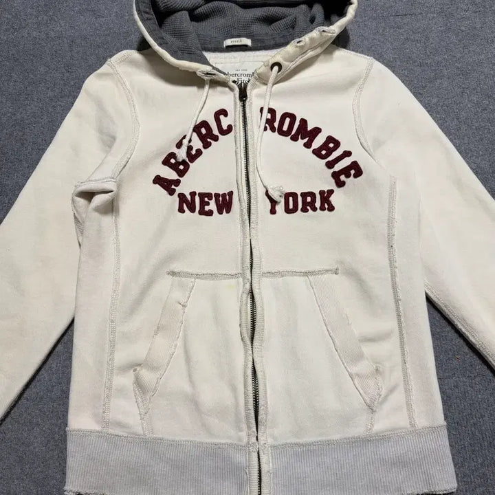[SOLD OUT] 아베크롬비 아이보리 버건디 후드집업 m