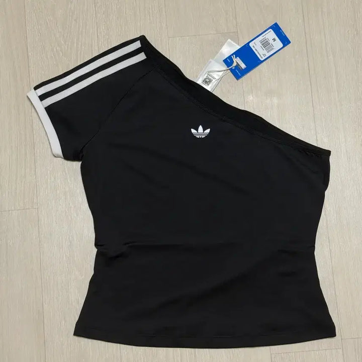[BUNJANG] Adidas Off-Shoulder T-shirt (Black) - M Size / 신상 아디다스 오프숄더 블랙 M 새상품