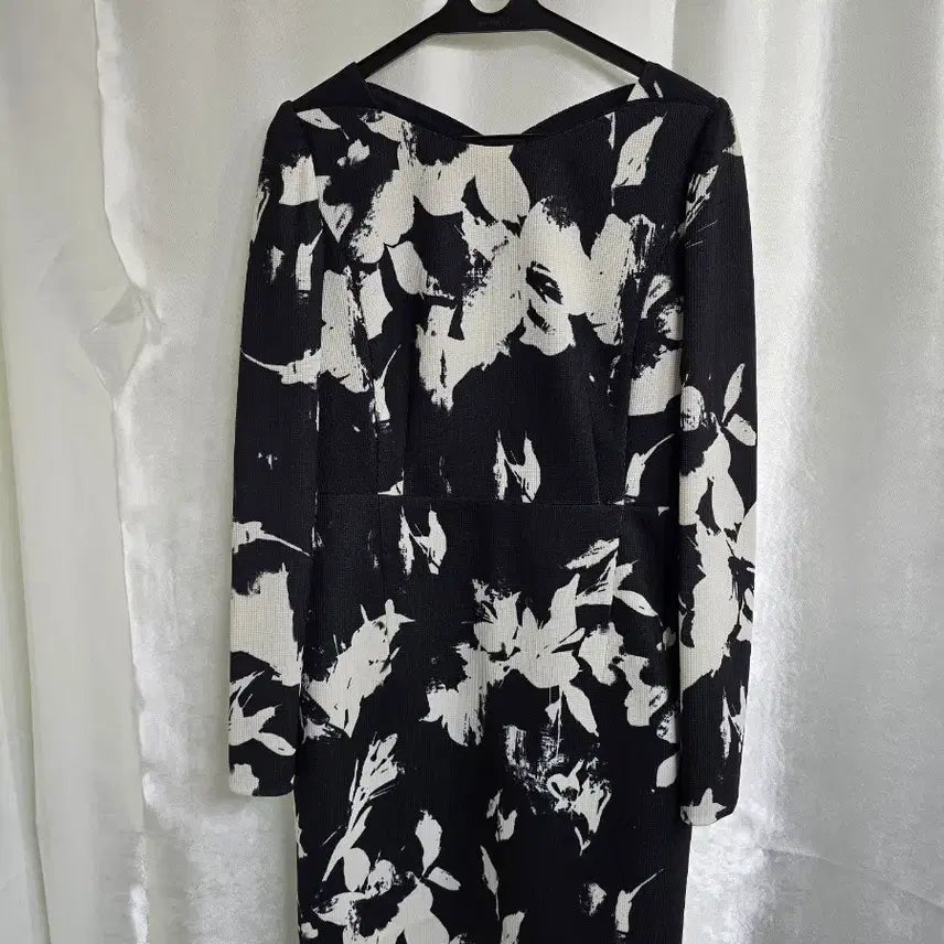 [BUNJANG] JJ JIGOTT Floral Mini Dress / JJ JIGOTT 블랙 플라워 패턴 긴팔 미니 원피스 (1931)