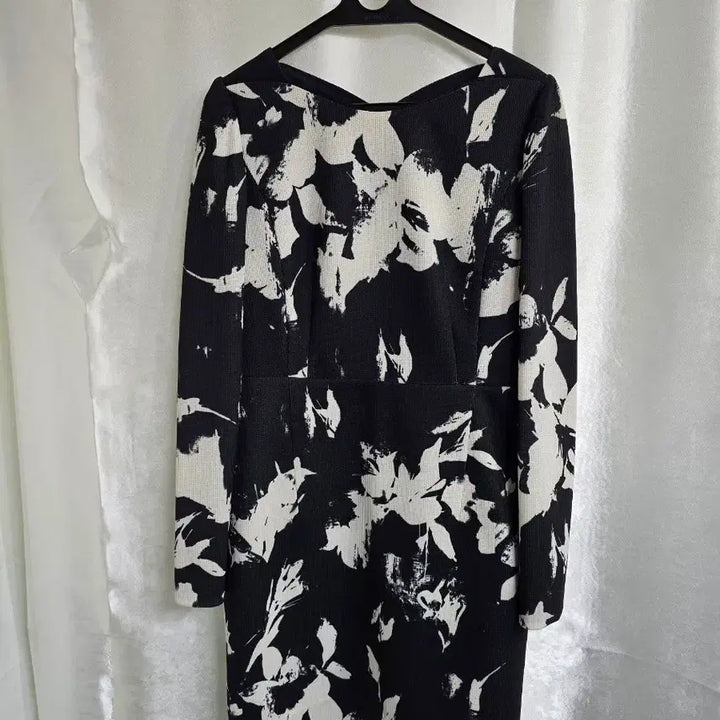 [BUNJANG] JJ JIGOTT Floral Mini Dress / JJ JIGOTT 블랙 플라워 패턴 긴팔 미니 원피스 (1931)