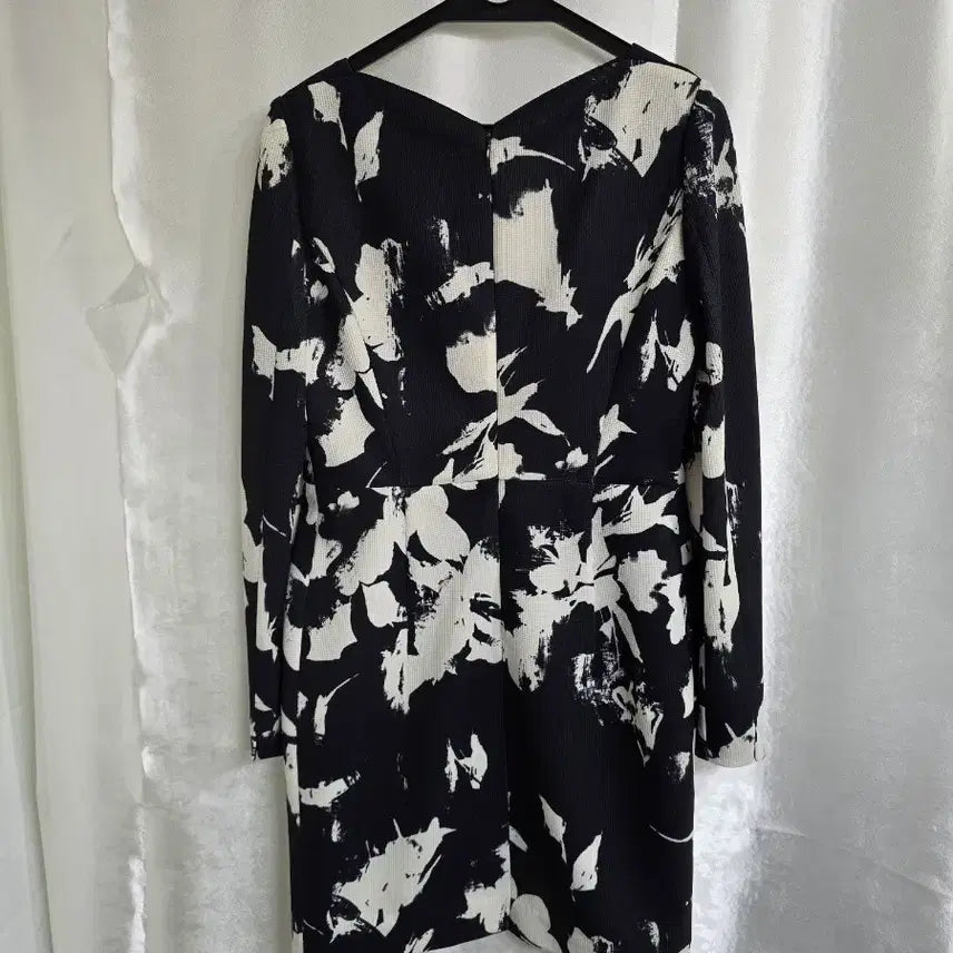 [BUNJANG] JJ JIGOTT Floral Mini Dress / JJ JIGOTT 블랙 플라워 패턴 긴팔 미니 원피스 (1931)