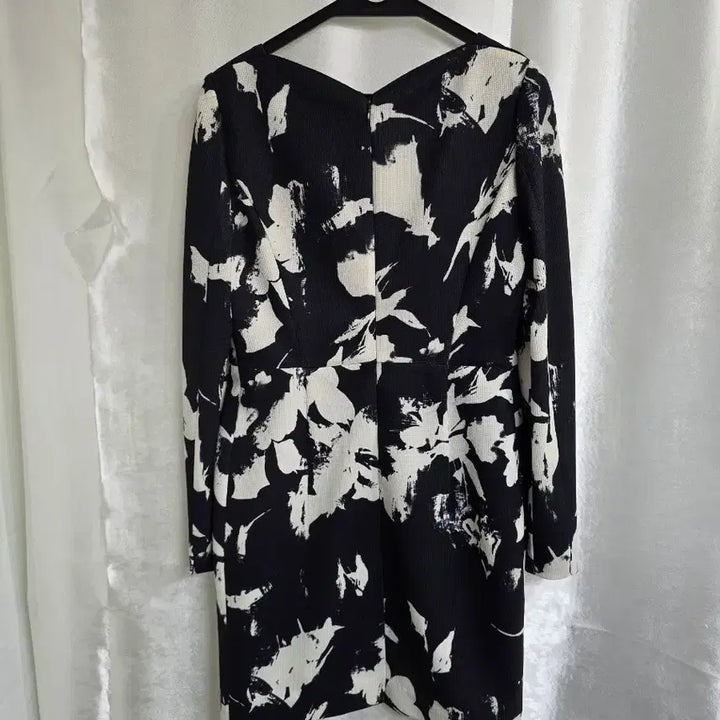 [BUNJANG] JJ JIGOTT Floral Mini Dress / JJ JIGOTT 블랙 플라워 패턴 긴팔 미니 원피스 (1931)