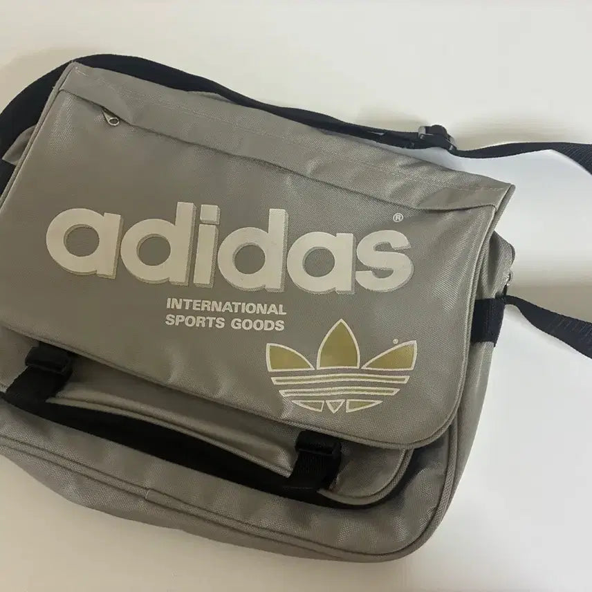 [BUNJANG] Adidas Old School Crossbody Bag / 아디다스 빈티지 올드스쿨 크로스백