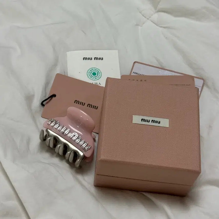 [SOLD OUT] 미우미우 집게핀