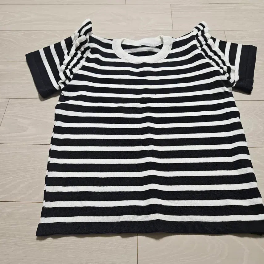 [BUNJANG] Black and White Striped Short Sleeve Knit Top (Set of 2) / 블랙/화이트 스트라이프 반팔 니트 55 사이즈2벌