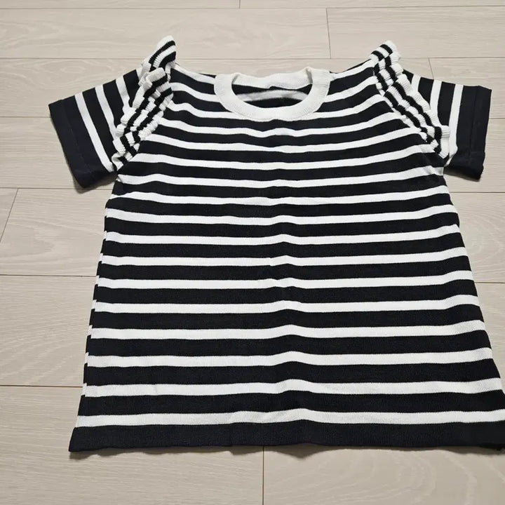 [BUNJANG] Black and White Striped Short Sleeve Knit Top (Set of 2) / 블랙/화이트 스트라이프 반팔 니트 55 사이즈2벌