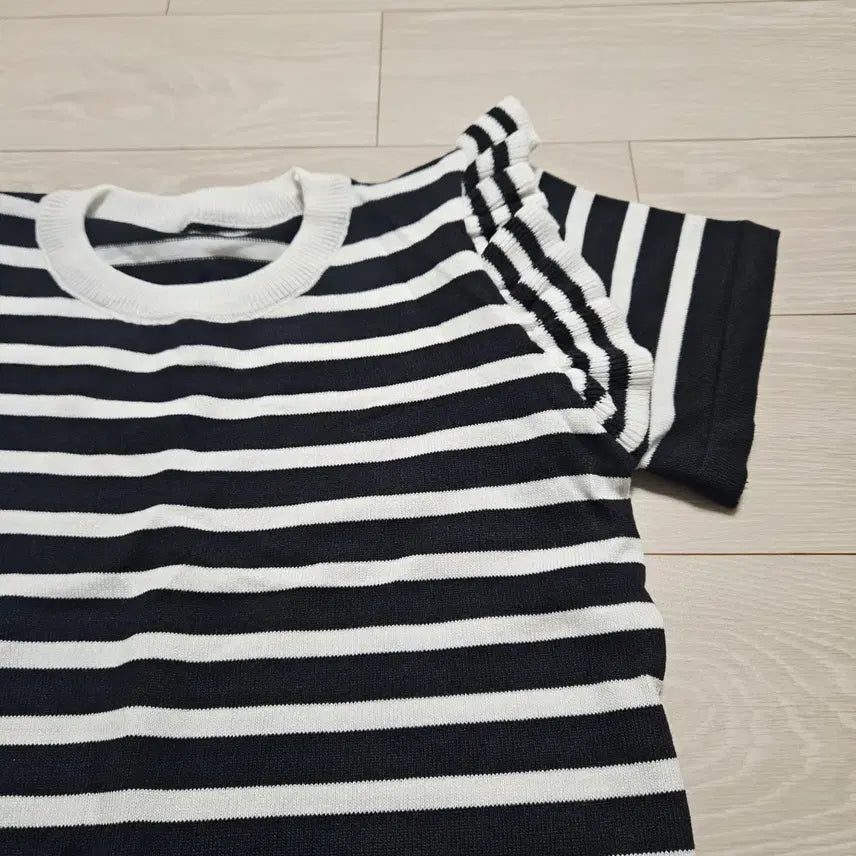[BUNJANG] Black and White Striped Short Sleeve Knit Top (Set of 2) / 블랙/화이트 스트라이프 반팔 니트 55 사이즈2벌