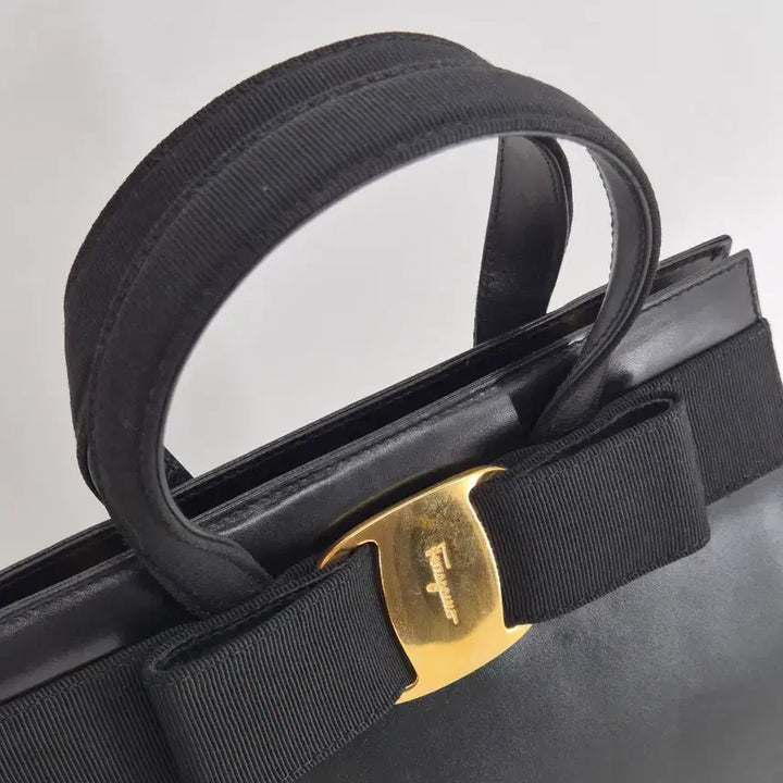 [BUNJANG] Ferragamo Vara Ribbon Top Handle 2-way Shoulder Bag / 페레가모 바라 리본 탑핸들 2way 숄더백