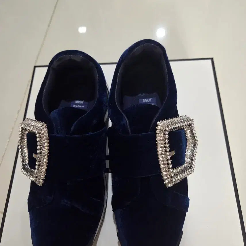 [BUNJANG] Suecomma Bonnie Cubic Belt Sneakers Navy / 슈콤마보닌 큐빅 벨트 스니커즈 네이비