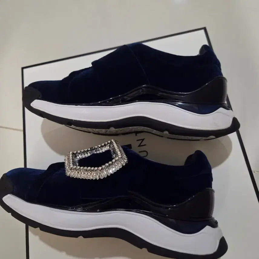 [BUNJANG] Suecomma Bonnie Cubic Belt Sneakers Navy / 슈콤마보닌 큐빅 벨트 스니커즈 네이비