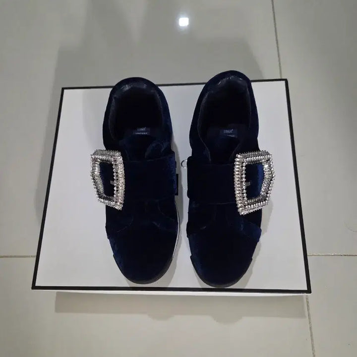 [BUNJANG] Suecomma Bonnie Cubic Belt Sneakers Navy / 슈콤마보닌 큐빅 벨트 스니커즈 네이비