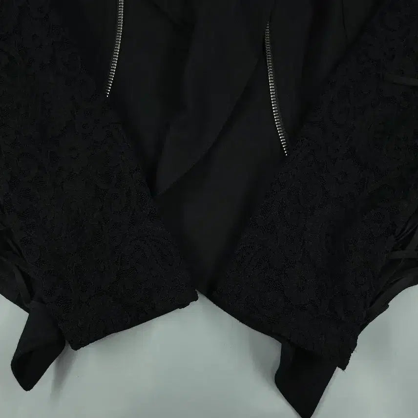 [BUNJANG] EGOIST Black 펀칭 Asymmetric Lace Fringe Top / EGOIST 에고이스트 블랙 펀칭 언발란스 레이스 프린지 고딕 고스 페미