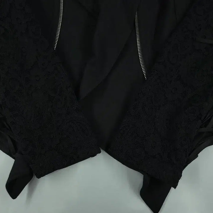 [BUNJANG] EGOIST Black 펀칭 Asymmetric Lace Fringe Top / EGOIST 에고이스트 블랙 펀칭 언발란스 레이스 프린지 고딕 고스 페미