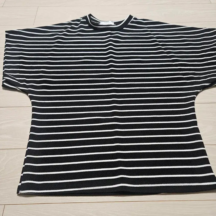 [BUNJANG] Unbranded Knit Vest &amp; Striped T-shirt Set / 니트 베스트 + 스트라이프 티셔츠 세트 55 사이즈 2벌