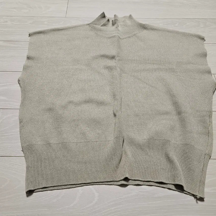 [BUNJANG] Unbranded Knit Vest &amp; Striped T-shirt Set / 니트 베스트 + 스트라이프 티셔츠 세트 55 사이즈 2벌