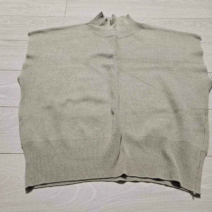 [BUNJANG] Unbranded Knit Vest &amp; Striped T-shirt Set / 니트 베스트 + 스트라이프 티셔츠 세트 55 사이즈 2벌