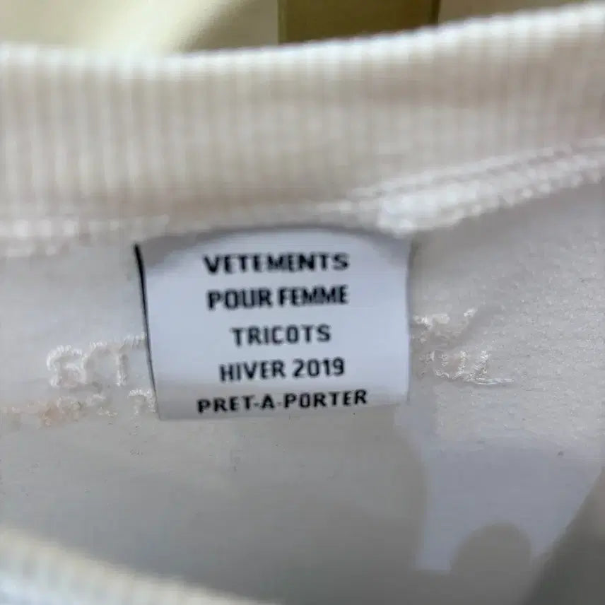 [BUNJANG] VETEMENTS Limited Edition White T-shirt / 베트멍 리미티드 에디션 흰색 티셔츠
