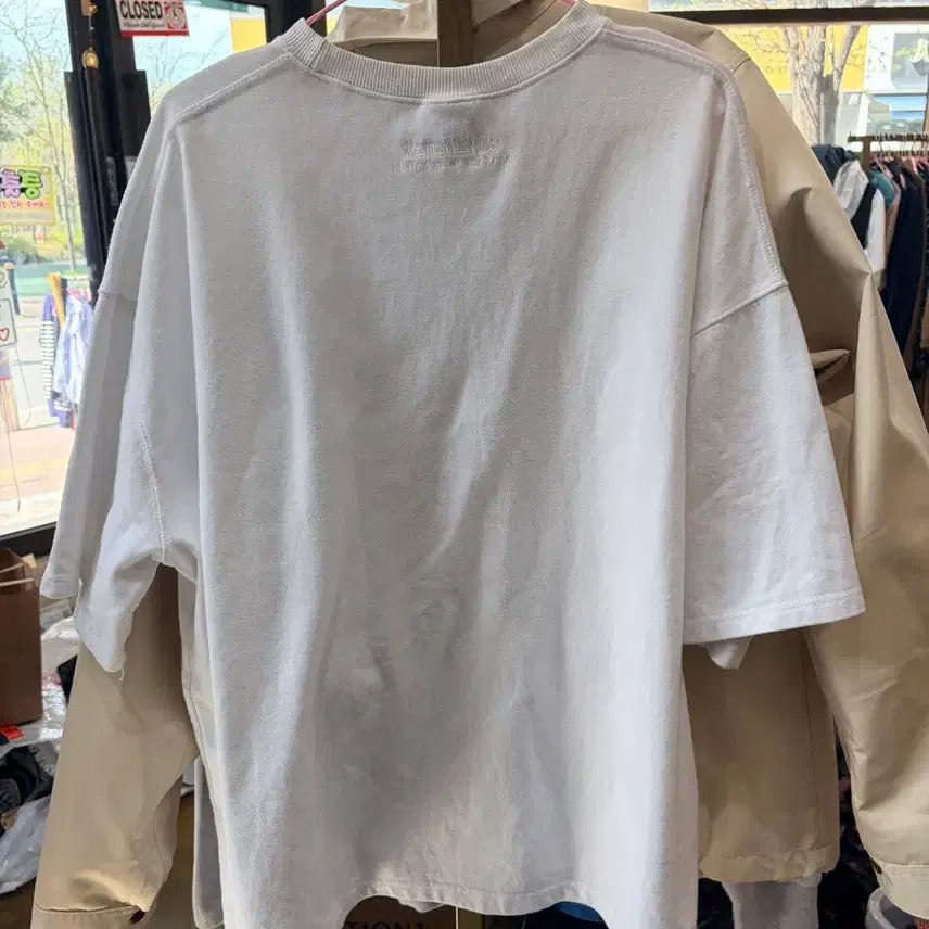 [BUNJANG] VETEMENTS Limited Edition White T-shirt / 베트멍 리미티드 에디션 흰색 티셔츠