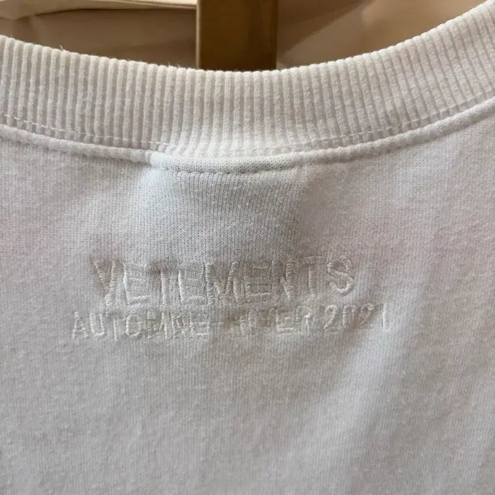 [BUNJANG] VETEMENTS Limited Edition White T-shirt / 베트멍 리미티드 에디션 흰색 티셔츠