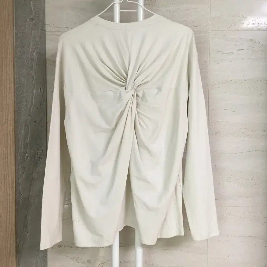 [BUNJANG] Lululemon Twist Back Relaxed Fit Long Sleeve T-shirt / 룰루레몬 트위스트백 릴랙스핏 롱슬리브 티셔츠 S