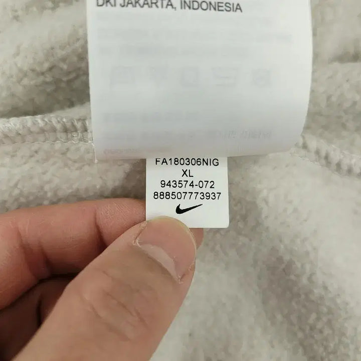 [BUNJANG] Nike Ivory Multi-color NSW Spellout Big Boucle Logo Sweatshirt / 나이키 아이보리톤 멀티컬러 NSW 스펠아웃 빅 부클로고 기모 코튼블렌드