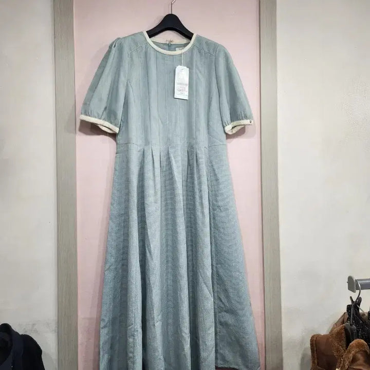 [SOLD OUT] 써스데이아일랜드 라운드넥배색턱원피스