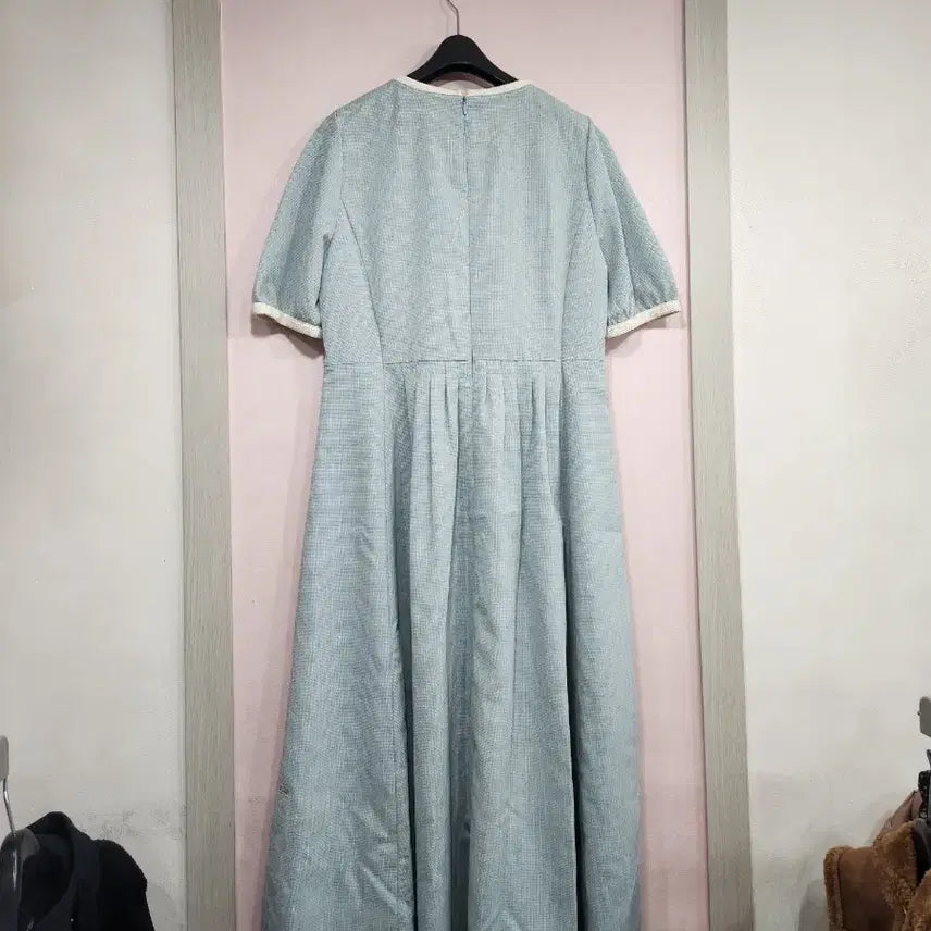 [SOLD OUT] 써스데이아일랜드 라운드넥배색턱원피스