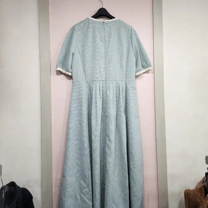 [SOLD OUT] 써스데이아일랜드 라운드넥배색턱원피스