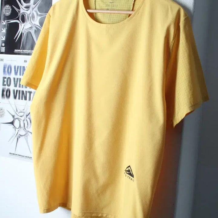 [BUNJANG] Nike Functional Yellow Woven T-shirt / (2XL) 나이키 반팔 티셔츠 빅사이즈 기능성 노랑 우븐-182FF