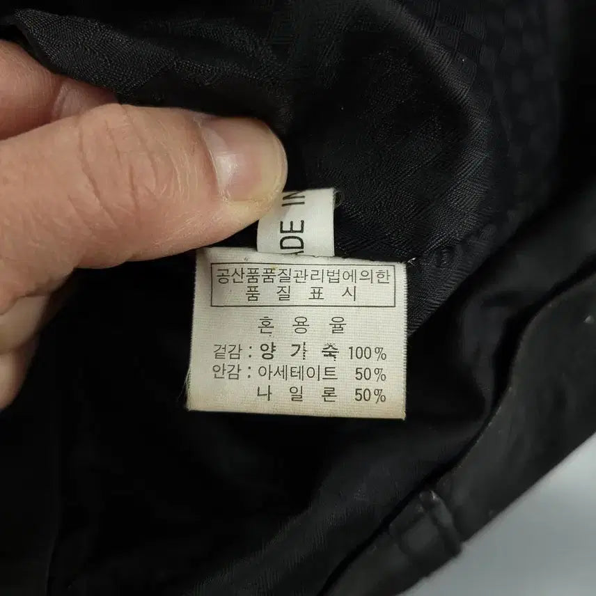 [BUNJANG] Vintage Black Raglan Hidden Zipper Four-Pocket Lambskin Leather Jacket / 빈티지 에이징 블랙 레글런 히든지퍼 포포켓 카라넥 램스킨 양가죽 레더자켓