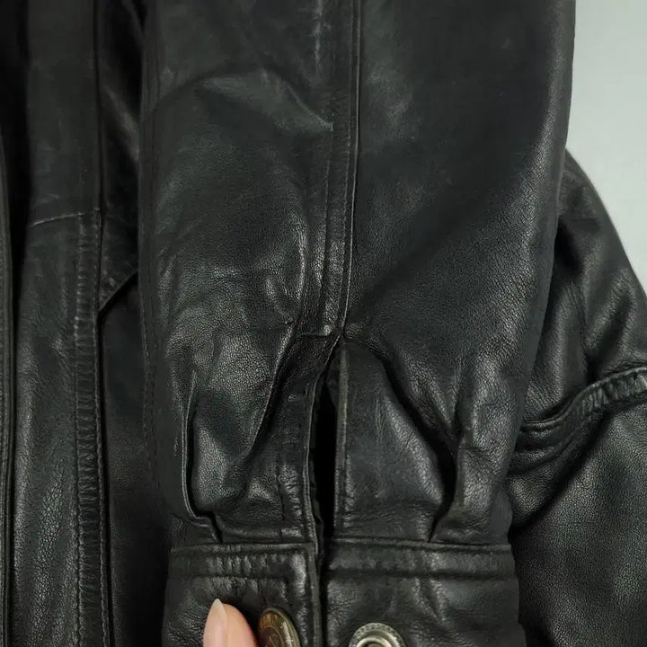 [BUNJANG] Vintage Black Raglan Hidden Zipper Four-Pocket Lambskin Leather Jacket / 빈티지 에이징 블랙 레글런 히든지퍼 포포켓 카라넥 램스킨 양가죽 레더자켓